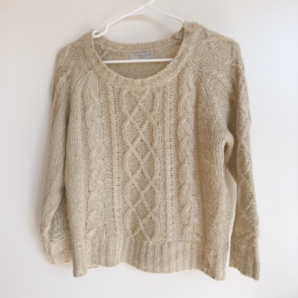 Beige/tan cable knit sweater